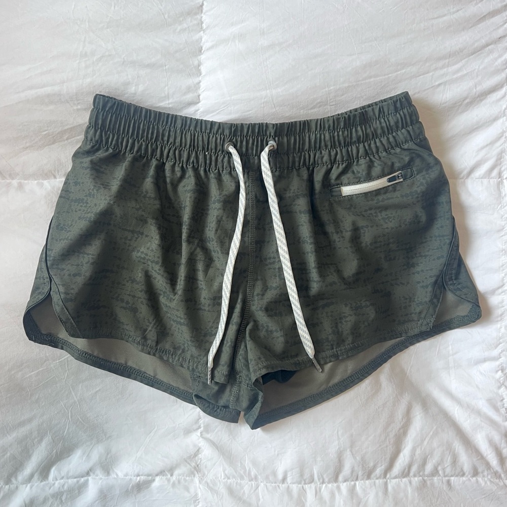 VUORI GREEN WORKOUT SHORTS